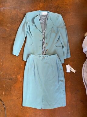 Jone’s New York Silk Women's Light Teal Two-Piece Suit Jacket & Skirt 12p Petite